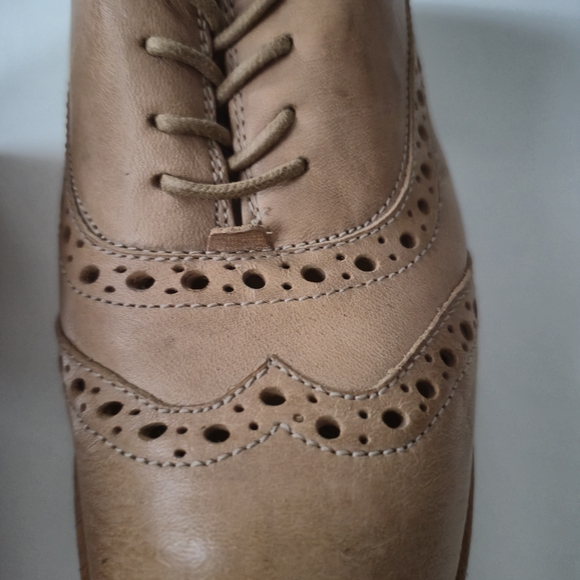 Frye Shoes, Vintage Tan Leather Wingtip Oxford Block Heels, Dark Academia, Sz 10 - Picture 5 of 11